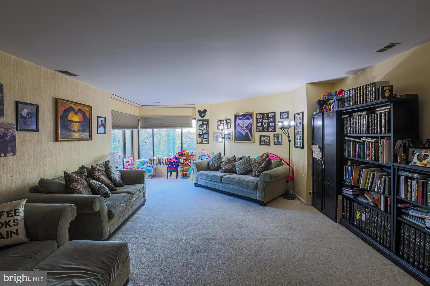Living - 3041 Fallstaff Rd #307D, Baltimore, MD 21209 photo 3 of 4