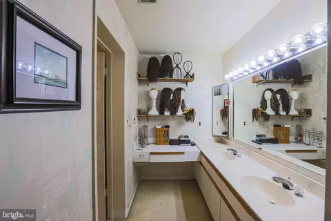 Bath - 3041 Fallstaff Rd #307D, Baltimore, MD 21209 photo 1 of 6