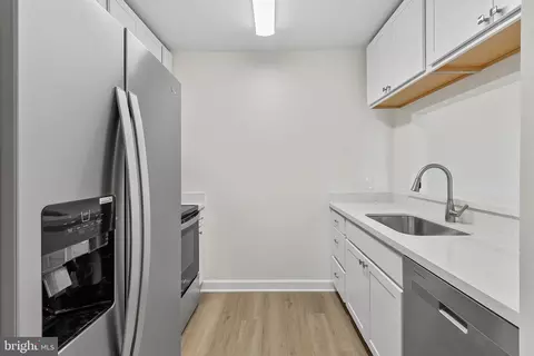 Kitchen - 100 Harborview Dr #507, Baltimore, MD 21230 photo 1 of 4