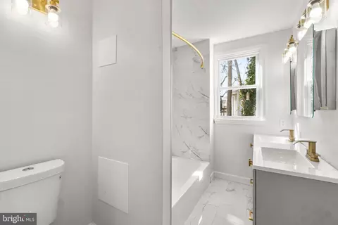 Bath - 2701 Beechland Ave, Baltimore, MD 21214 photo 1 of 6