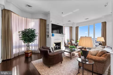 Living - 10 E Lee St #2804, Baltimore, MD 21202 photo 2 of 8