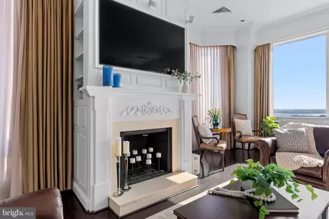 Living - 10 E Lee St #2804, Baltimore, MD 21202 photo 5 of 8
