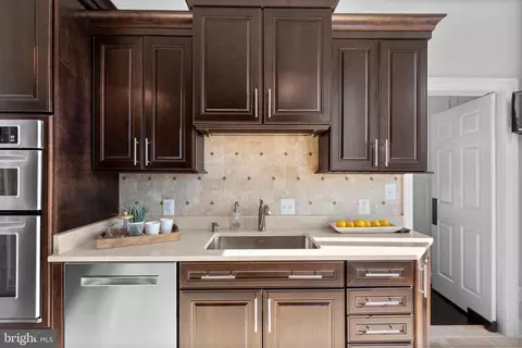 Kitchen - 10 E Lee St #2804, Baltimore, MD 21202 photo 6 of 10
