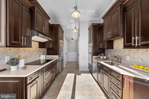 Kitchen - 10 E Lee St #2804, Baltimore, MD 21202 photo 8 of 10