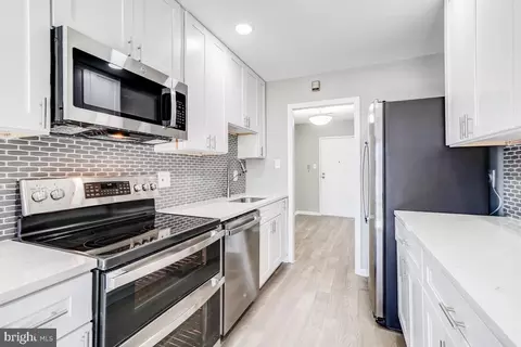 Kitchen - 6300 Red Cedar Pl #301, Baltimore, MD 21209 photo 4 of 6