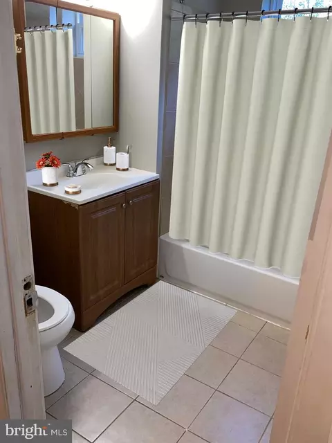 Bath - 3536 Overview Rd, Baltimore, MD 21215 photo 1 of 1