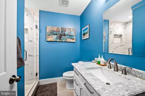 Bath - 1304 Andre St, Baltimore, MD 21230 photo 3 of 5