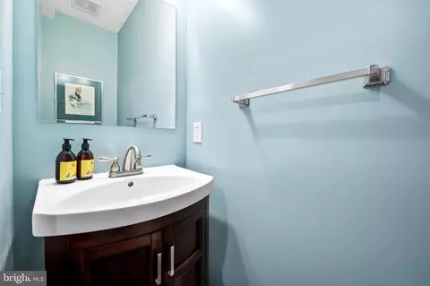Bath - 1304 Andre St, Baltimore, MD 21230 photo 1 of 5