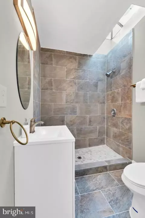 Bath - 1935 E Lafayette Ave, Baltimore, MD 21213 photo 4 of 5