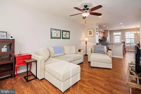 Living - 714 S Macon St, Baltimore, MD 21224 photo 1 of 4