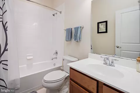 Bath - 714 S Macon St, Baltimore, MD 21224 photo 5 of 6