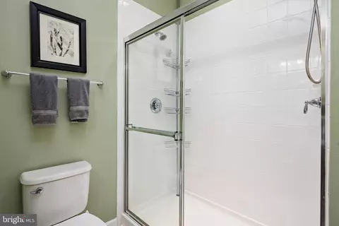 Bath - 714 S Macon St, Baltimore, MD 21224 photo 3 of 6
