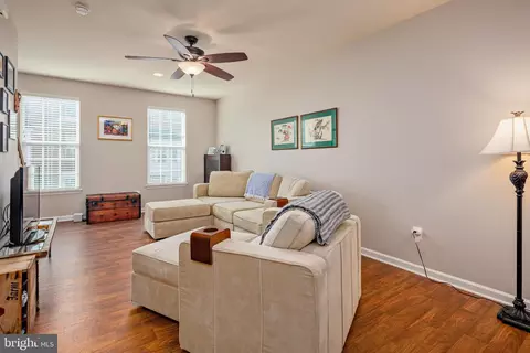 Living - 714 S Macon St, Baltimore, MD 21224 photo 3 of 4