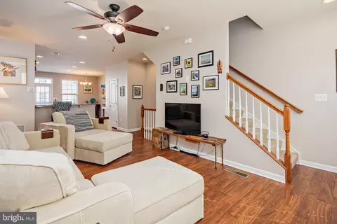 Living - 714 S Macon St, Baltimore, MD 21224 photo 2 of 4