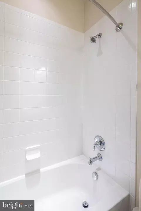 Bath - 714 S Macon St, Baltimore, MD 21224 photo 6 of 6