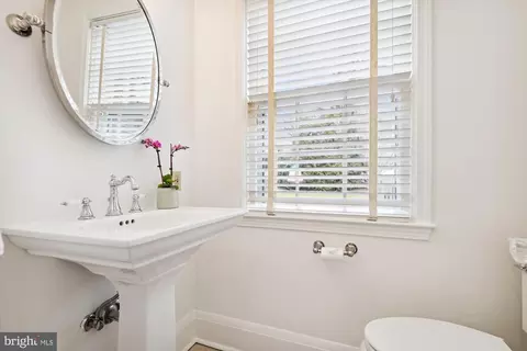 Bath - 110 Taplow Rd, Baltimore, MD 21212 photo 1 of 4