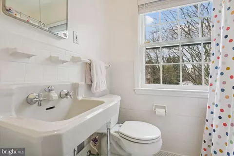 Bath - 110 Taplow Rd, Baltimore, MD 21212 photo 4 of 4