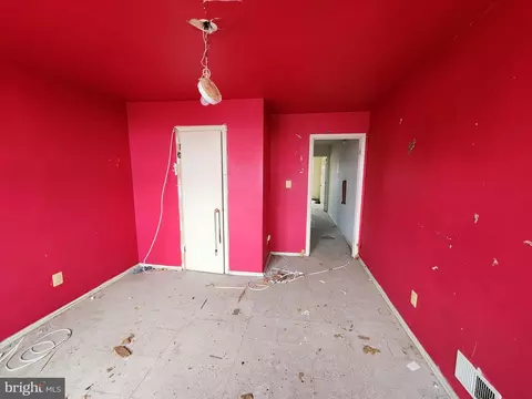 2232 E Oliver St, Baltimore, MD 21213 photo 13