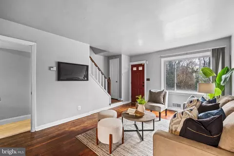 Living - 4522 Mountview Rd, Baltimore, MD 21229 photo 4 of 4