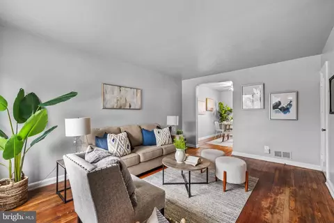 Living - 4522 Mountview Rd, Baltimore, MD 21229 photo 1 of 4