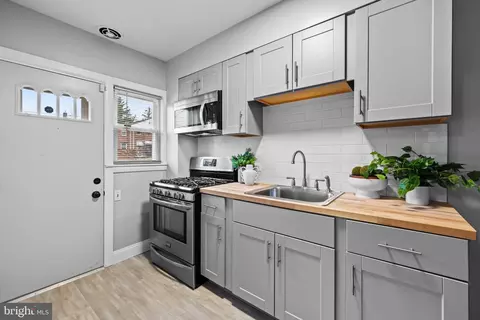 Kitchen - 4522 Mountview Rd, Baltimore, MD 21229 photo 1 of 2