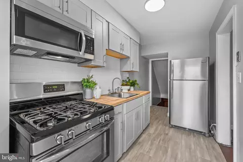 Kitchen - 4522 Mountview Rd, Baltimore, MD 21229 photo 2 of 2