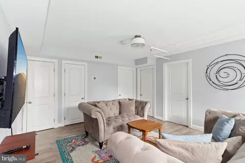 Living - 511 S Bond St #103, Baltimore, MD 21231 photo 2 of 2