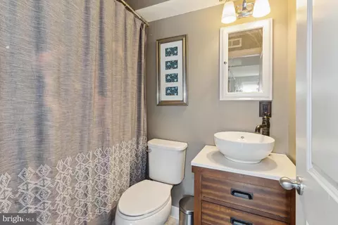 Bath - 511 S Bond St #103, Baltimore, MD 21231 photo 1 of 1