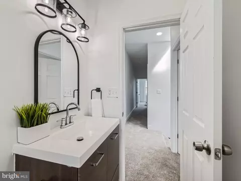 Bath - 2807 Erdman Ave, Baltimore, MD 21213 photo 2 of 4