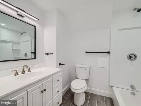 Bath - 2807 Erdman Ave, Baltimore, MD 21213 photo 3 of 4