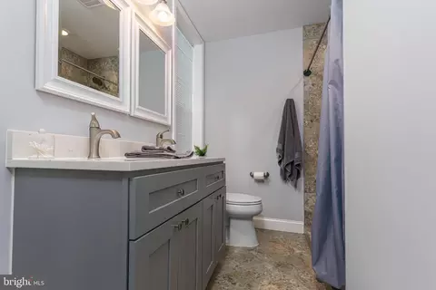 Bath - 521 W 27th St, Baltimore, MD 21211 photo 3 of 4