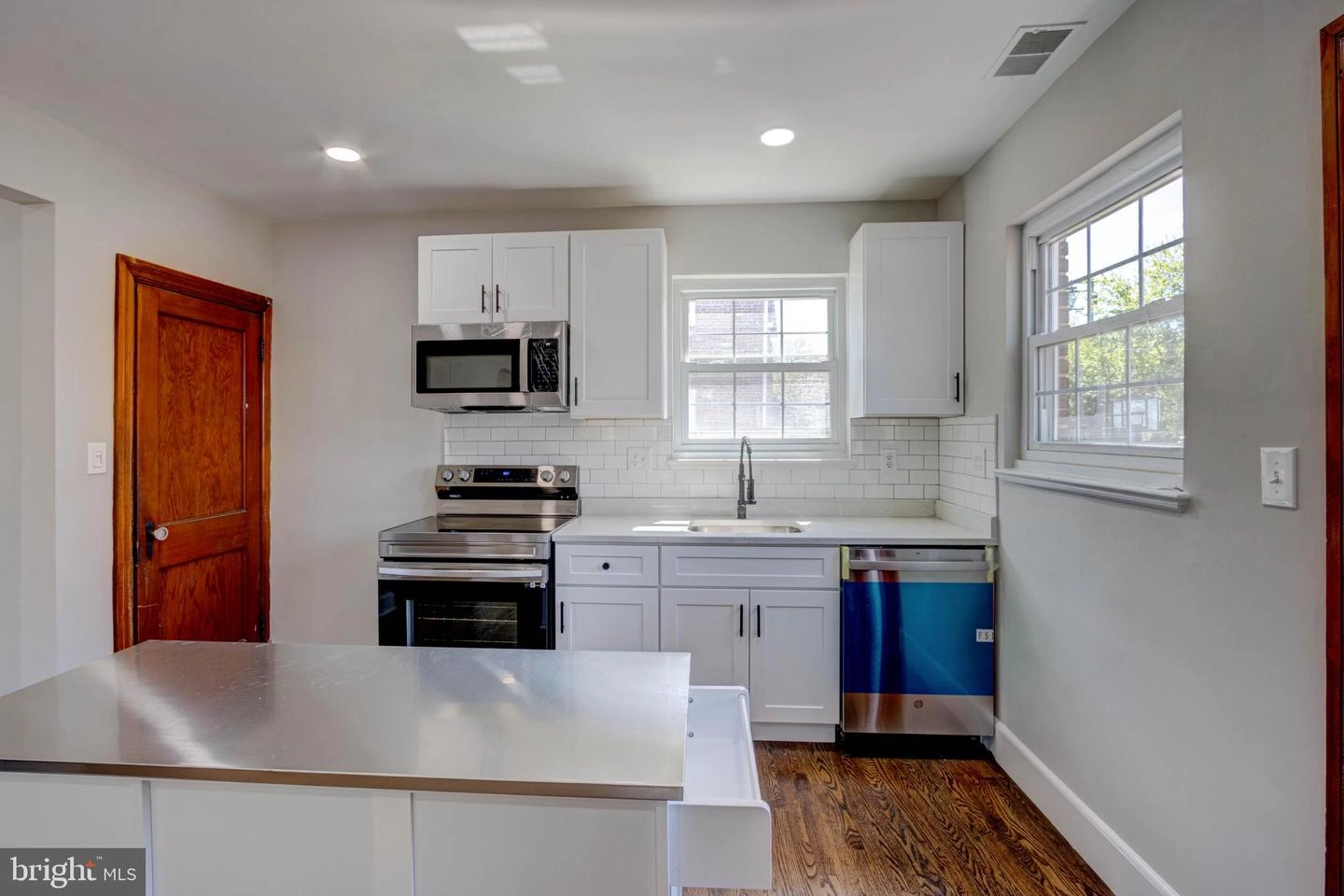 Kitchen - 4000 Third St, Baltimore Highlands, MD 21225 photo 4 of 4