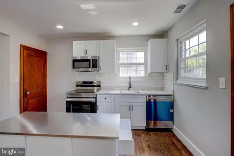 Kitchen - 4000 Third St, Baltimore Highlands, MD 21225 photo 4 of 4