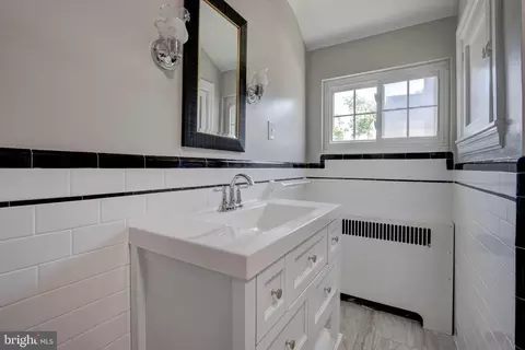 Bath - 4000 Third St, Baltimore Highlands, MD 21225 photo 3 of 4