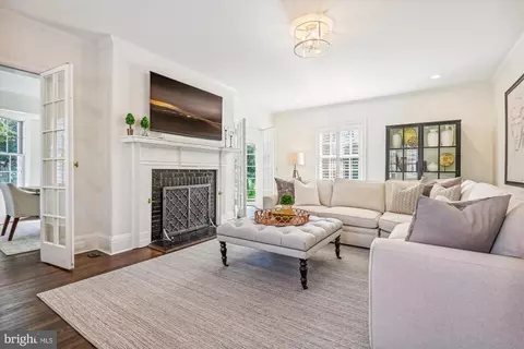 Living - 30 Whitfield Rd, Baltimore, MD 21210 photo 3 of 8