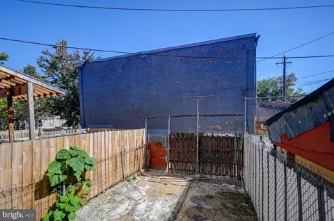 Exterior - 305 S Mount St, Baltimore, MD 21223 photo 2 of 2