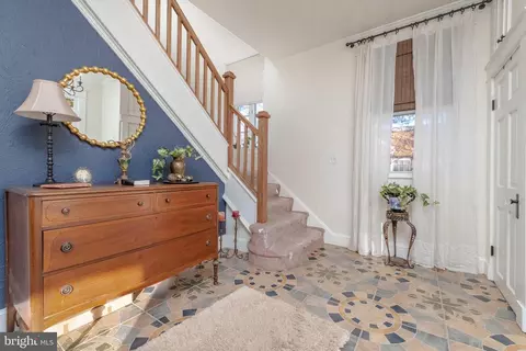 Entry Way - 3900 Chesley Ave, Baltimore, MD 21206 photo 1 of 2