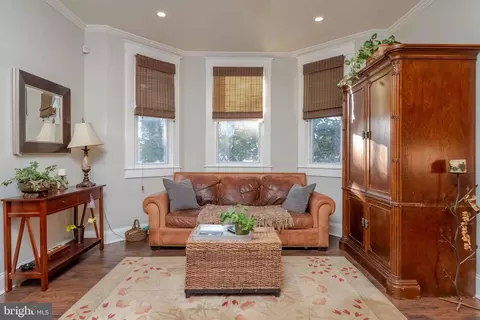 Living - 3900 Chesley Ave, Baltimore, MD 21206 photo 1 of 4