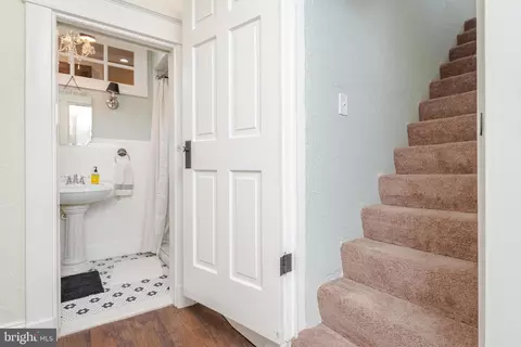 Entry Way - 3900 Chesley Ave, Baltimore, MD 21206 photo 2 of 2