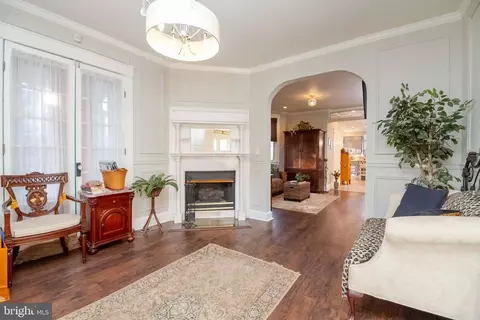 Living - 3900 Chesley Ave, Baltimore, MD 21206 photo 4 of 4