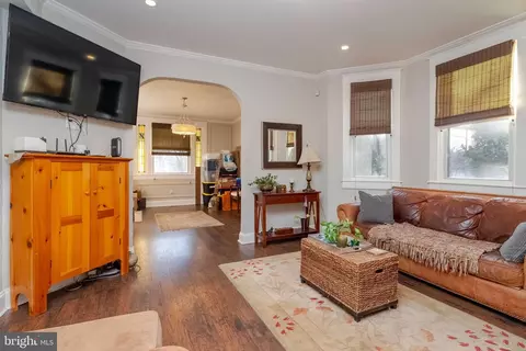 Living - 3900 Chesley Ave, Baltimore, MD 21206 photo 2 of 4