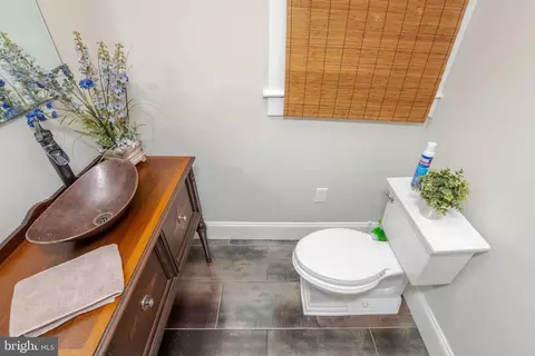 Bath - 3900 Chesley Ave, Baltimore, MD 21206 photo 1 of 5