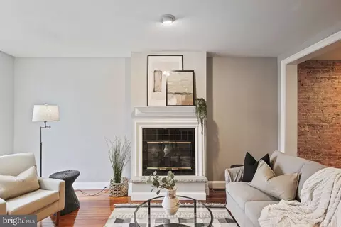 Living - 2807 Eastern Ave, Baltimore, MD 21224 photo 4 of 5