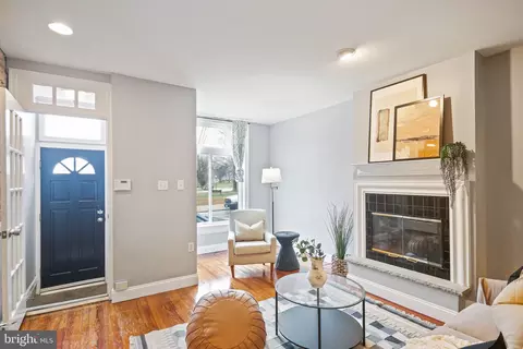 Living - 2807 Eastern Ave, Baltimore, MD 21224 photo 3 of 5