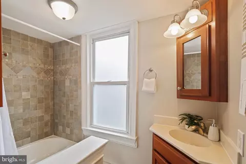 Bath - 2807 Eastern Ave, Baltimore, MD 21224 photo 3 of 3