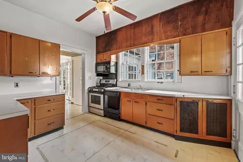 Kitchen - 304 Northway, Baltimore, MD 21218 photo 1 of 2