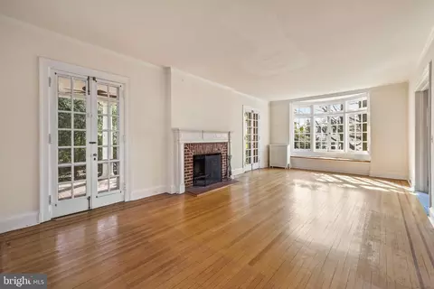 Living - 304 Northway, Baltimore, MD 21218 photo 6 of 7