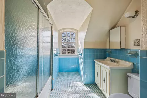 Bath - 304 Northway, Baltimore, MD 21218 photo 4 of 4