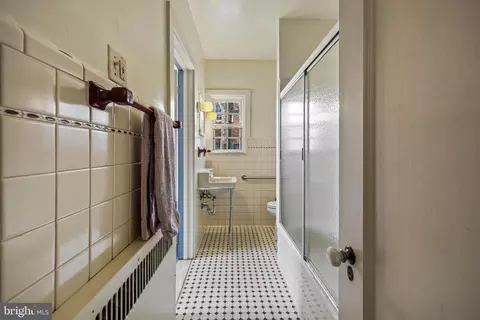 Bath - 304 Northway, Baltimore, MD 21218 photo 2 of 4