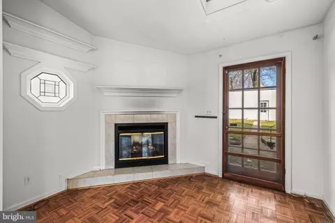 Living - 304 Northway, Baltimore, MD 21218 photo 4 of 7